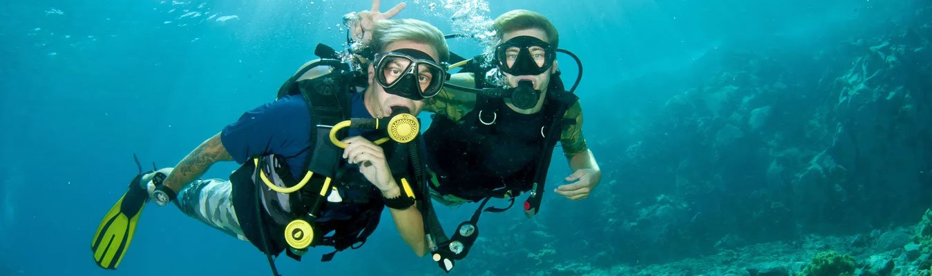 scuba-diving-together